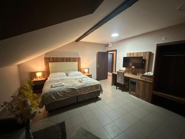 Jp Motel Mali Pariz Bor Exterior foto